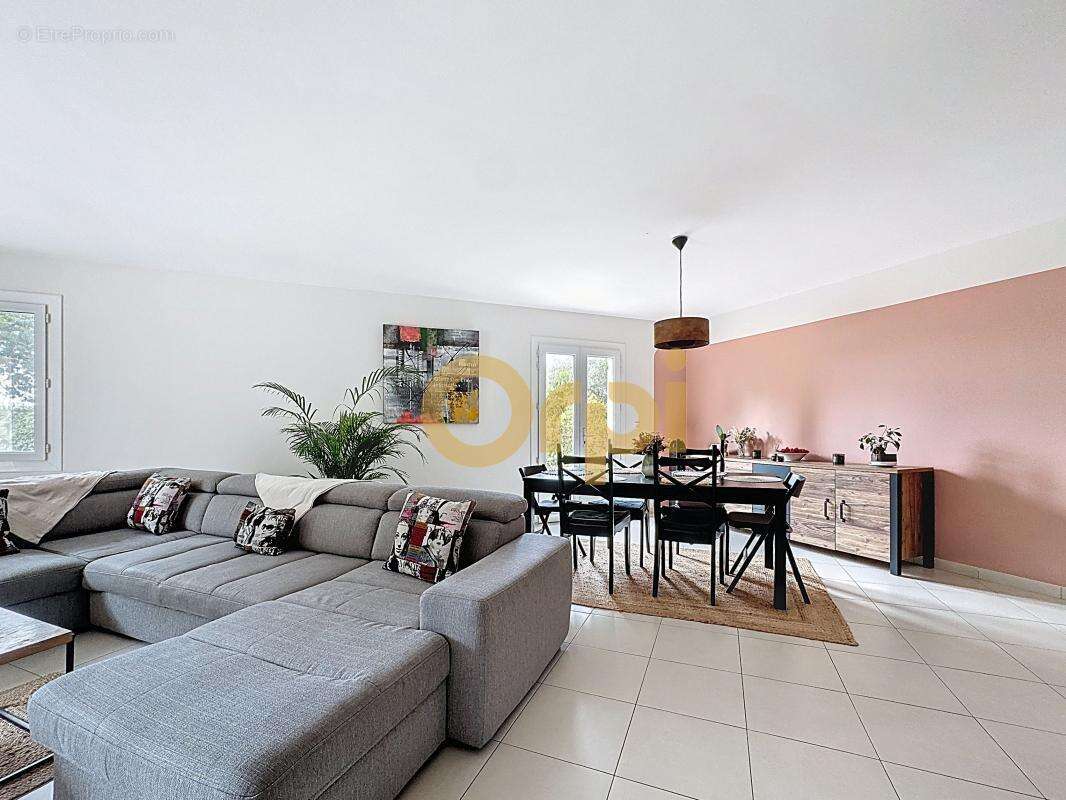 Maison à ROQUEBRUNE-SUR-ARGENS