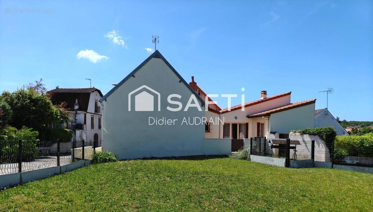 Photo 1 - Maison à DOMERAT