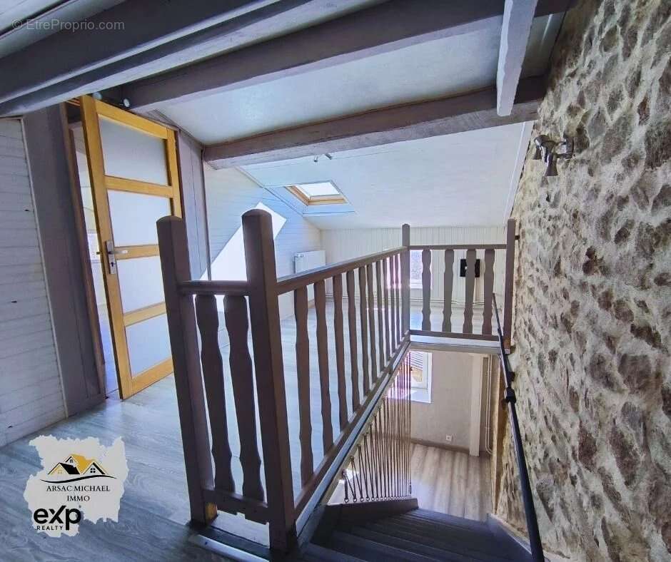 Maison à VERNET-LA-VARENNE