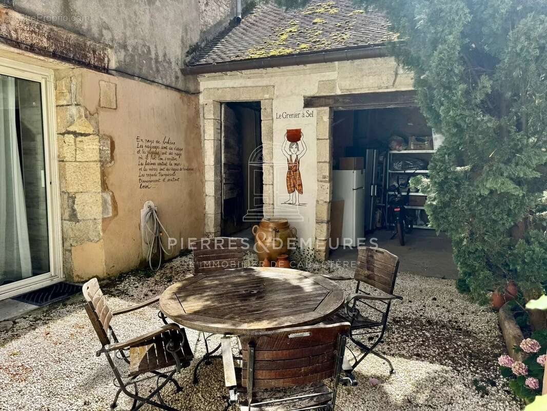 Maison de charme du XVIIe siècle avec 4 suites et bain nordique à La Charité-sur-Loire - photo 2