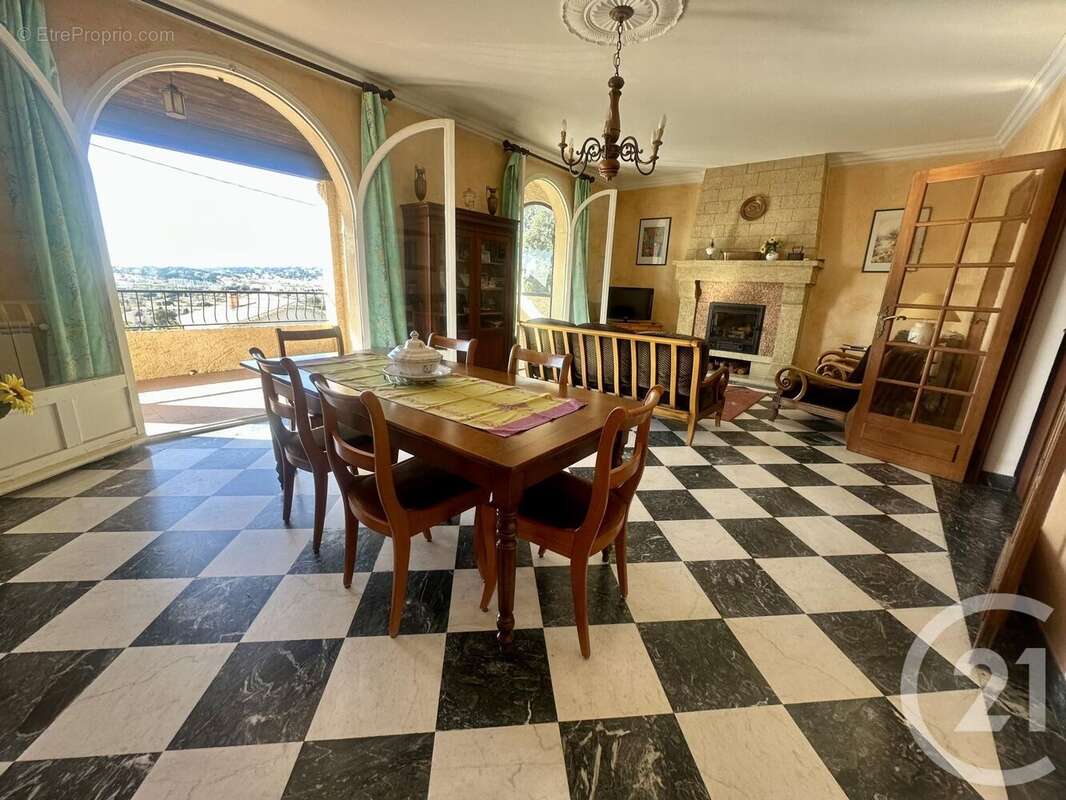 Maison à SIX-FOURS-LES-PLAGES