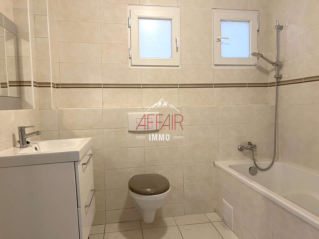 Appartement à ETREMBIERES