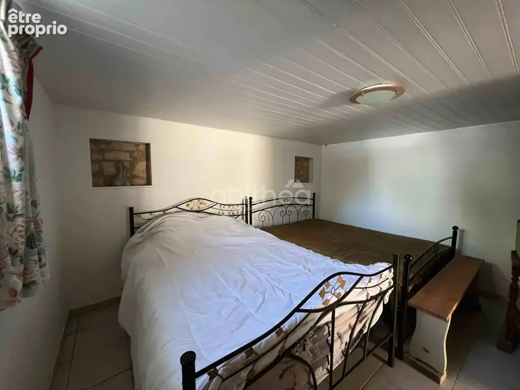 Maison atypique avec dépendances et grand terrain   Chassiecq (16350) - photo 10