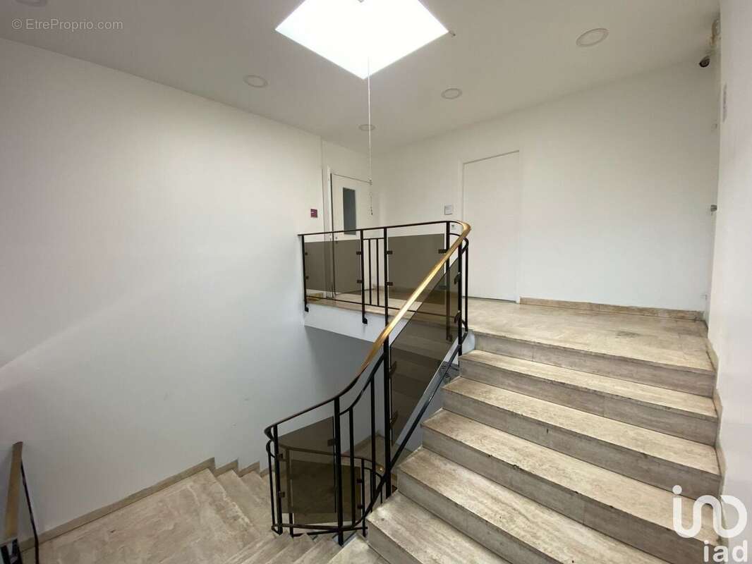 Photo 3 - Commerce à SARCELLES