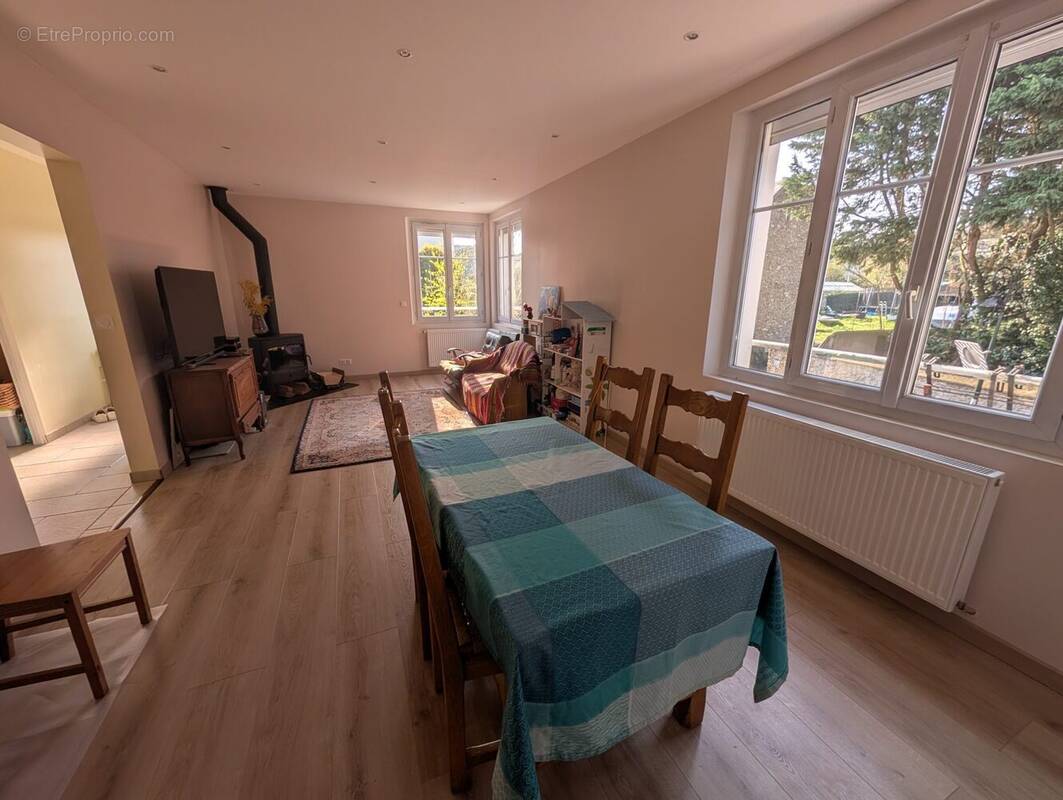 Appartement à LES CLAYES-SOUS-BOIS