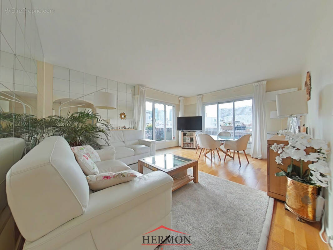 Appartement à COURBEVOIE