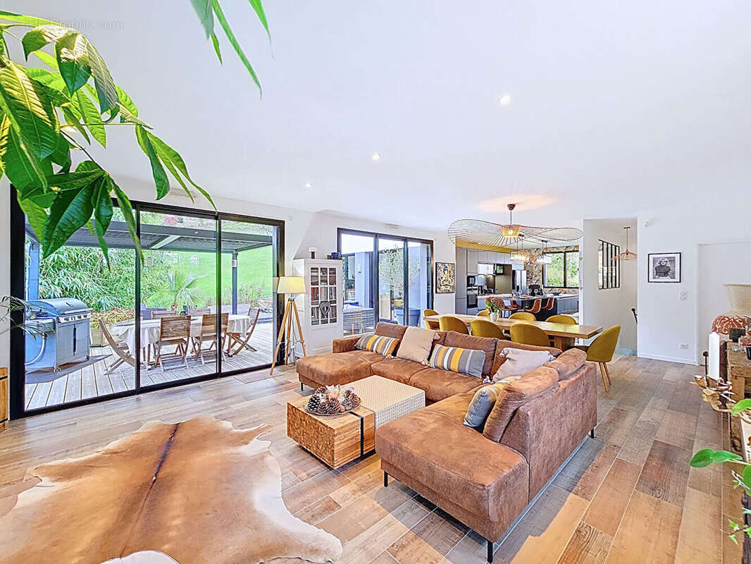 Maison à SAINT-LEGER-DU-BOURG-DENIS