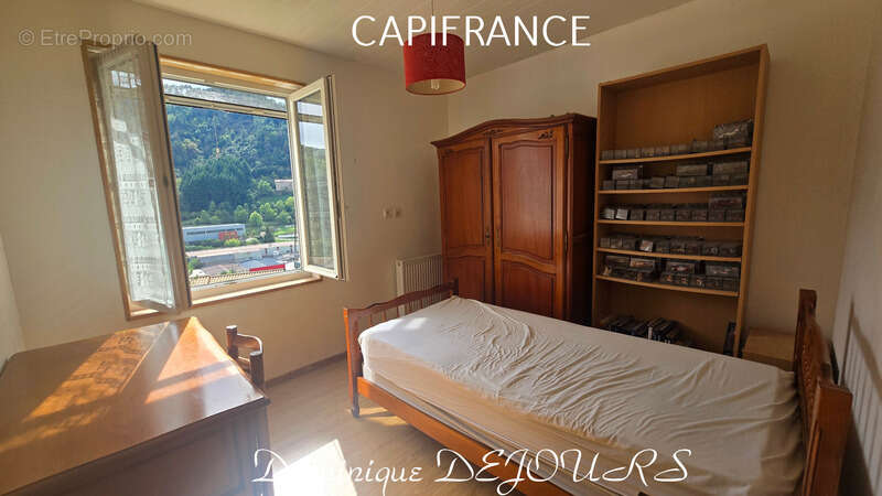 Maison à SAINT-SAUVEUR-DE-MONTAGUT