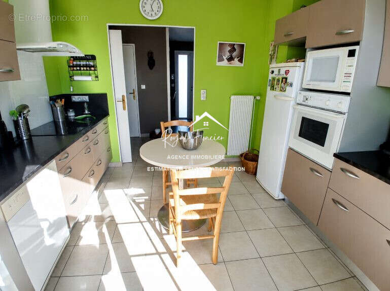Cuisine indépendante - Maison à DANGE-SAINT-ROMAIN