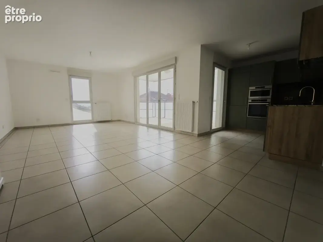 Grand T3 très récent et immeuble sécurisé - photo 3