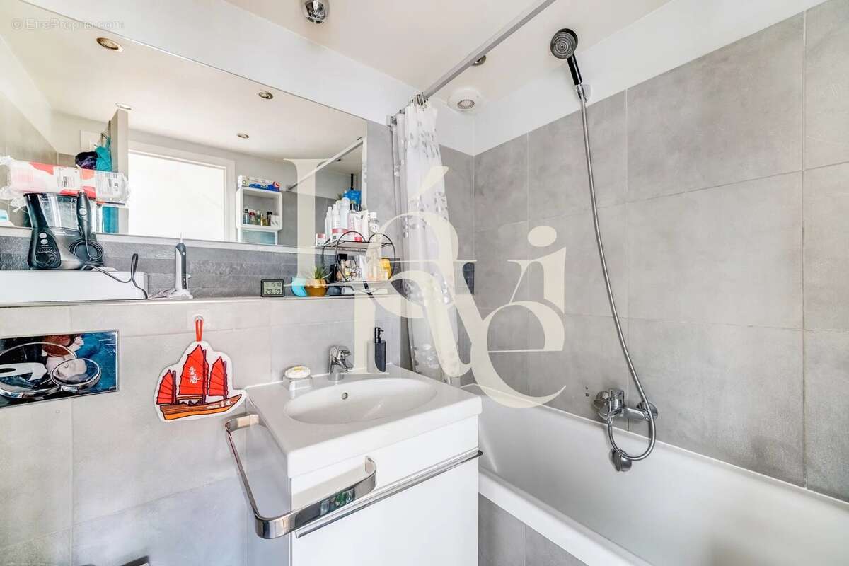 Appartement à CHARENTON-LE-PONT