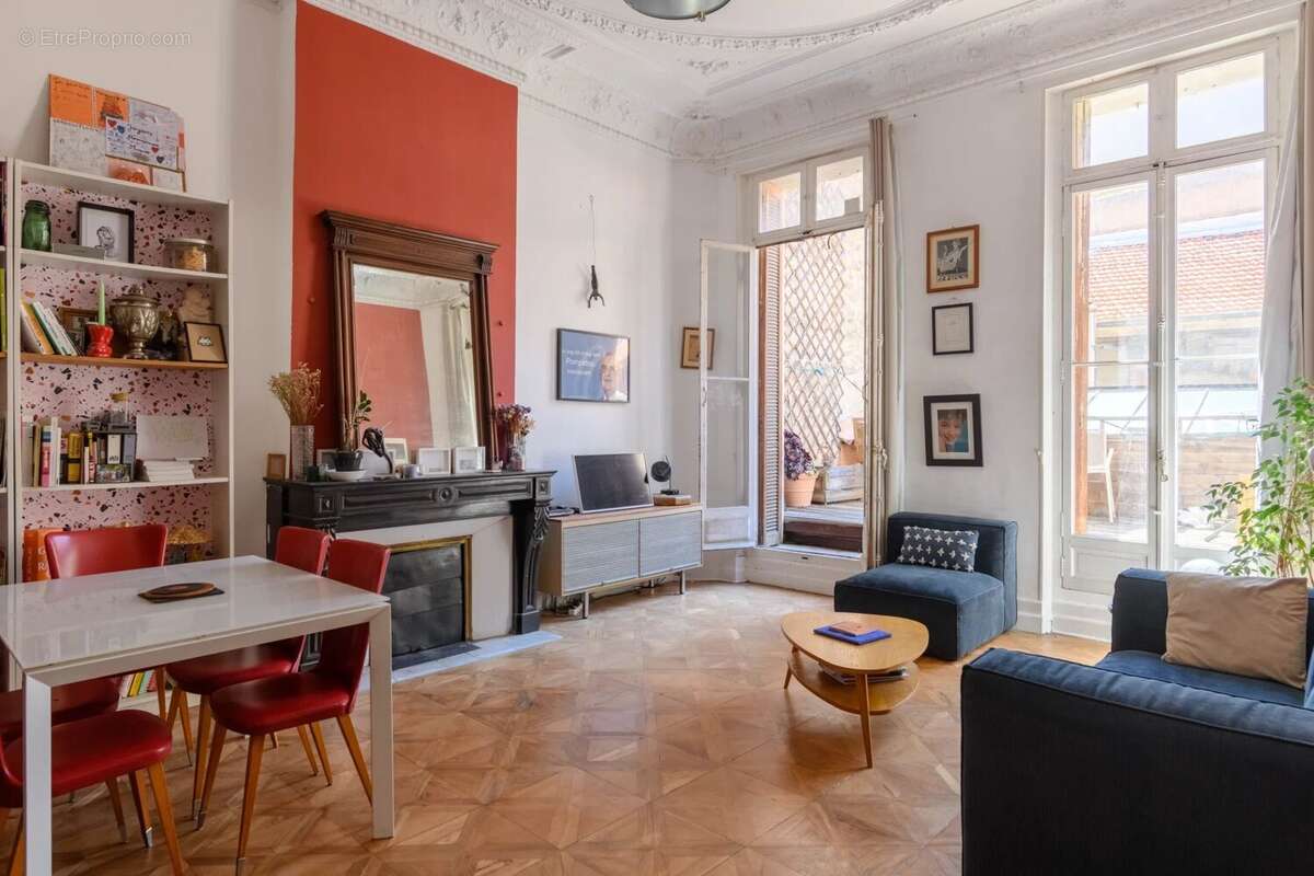 Appartement à MARSEILLE-1E