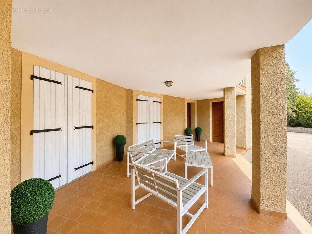Maison 210 m² à L'isle-De-Noe  - photo 6