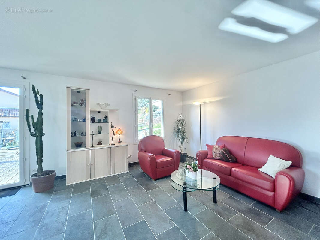 Maison à CHARLY