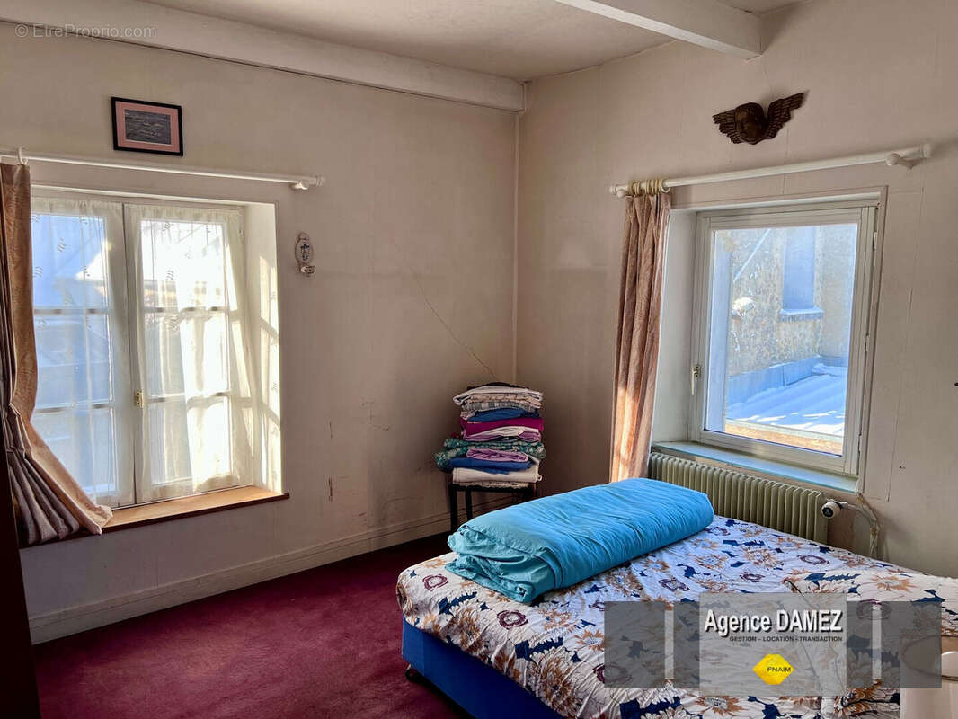 Maison à LES GRANGES-LE-ROI