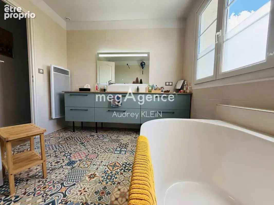 Spacieuse maison familiale avec piscine et double garage - photo 18