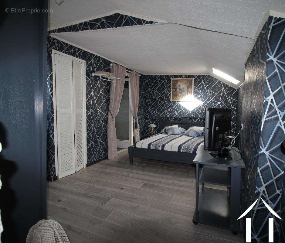 Maison à COLMERY