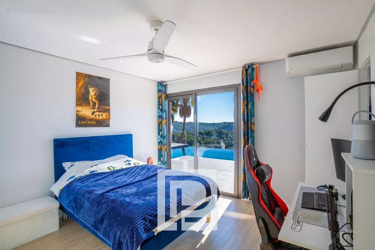 Maison à MANDELIEU-LA-NAPOULE