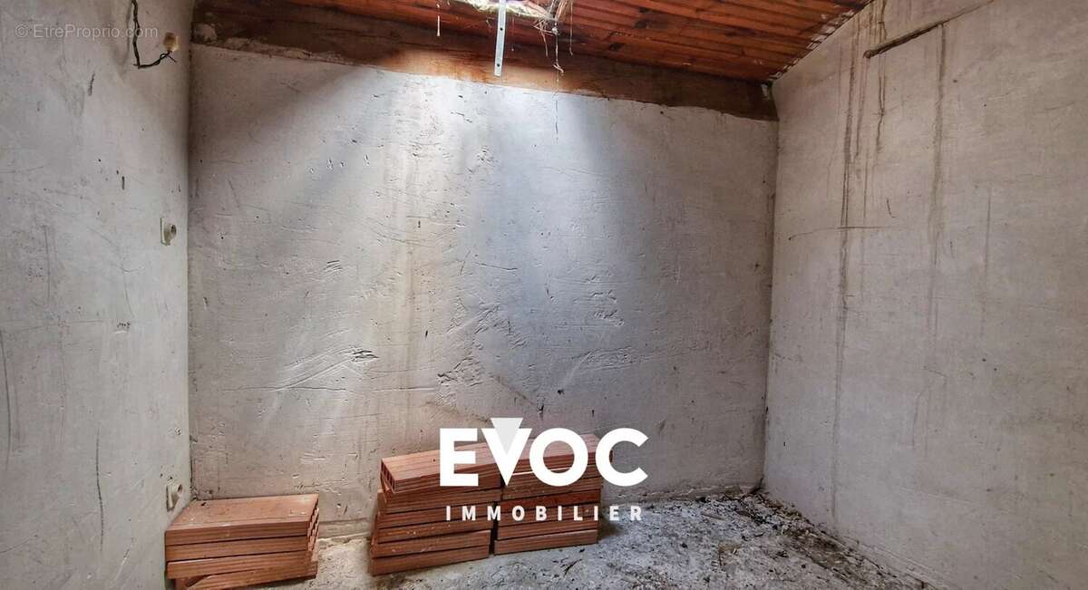 Maison à SAINT-CLEMENT-DE-RIVIERE