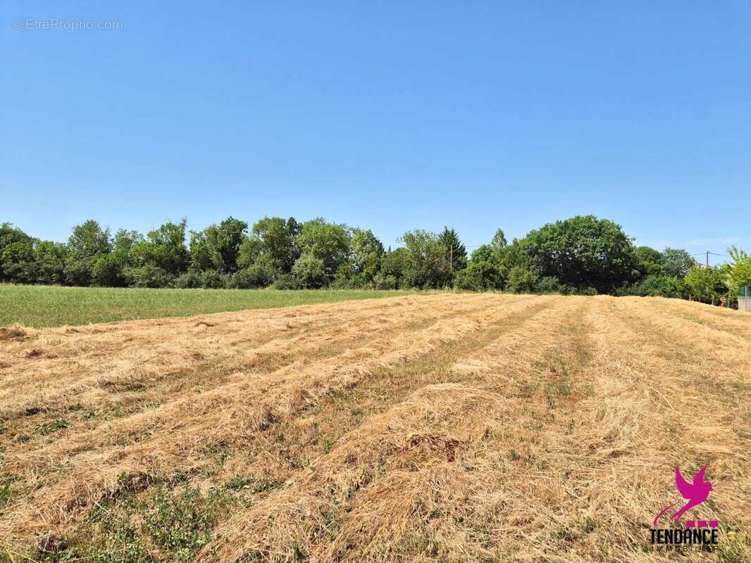 Terrain de 863 m² proche centre village. - photo 2