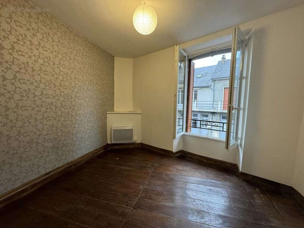 CREUSE -  Proche la SOUTERRAINE - Maison De Village De 86m2 Avec Petite Cour Intérieure - photo 11
