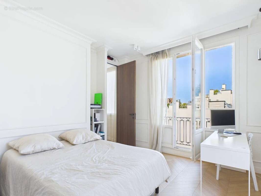 Appartement à NEUILLY-SUR-SEINE