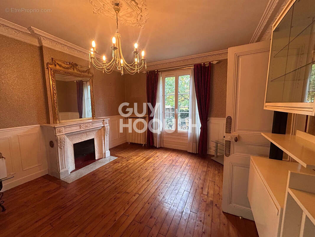 Maison à LES PAVILLONS-SOUS-BOIS