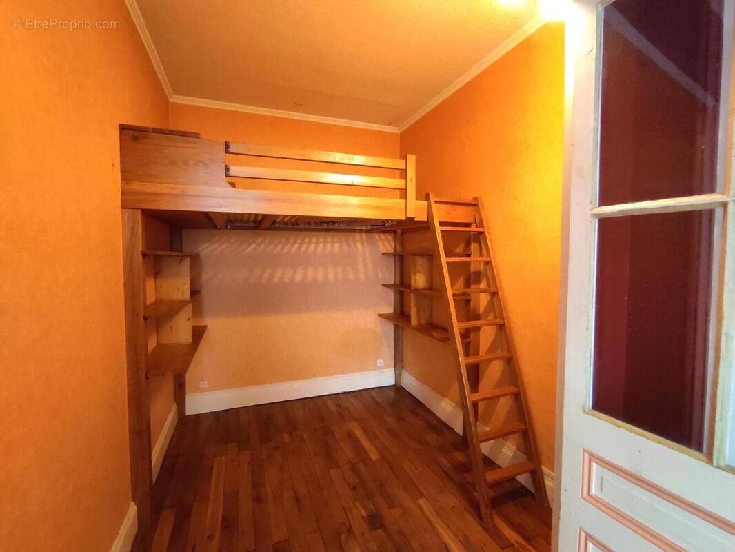   - Appartement à VILLEURBANNE