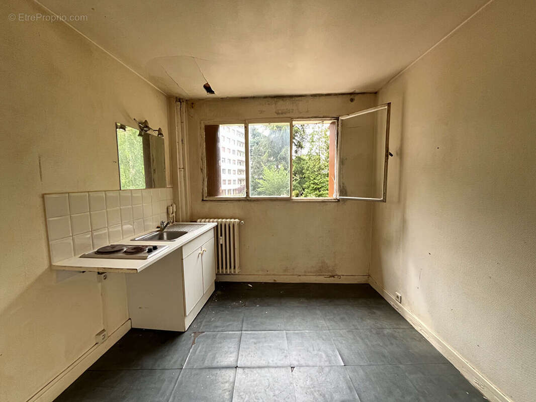 Chambre de service - 9.34 m2 / SAINT CLOUD VAL D'OR - photo 8