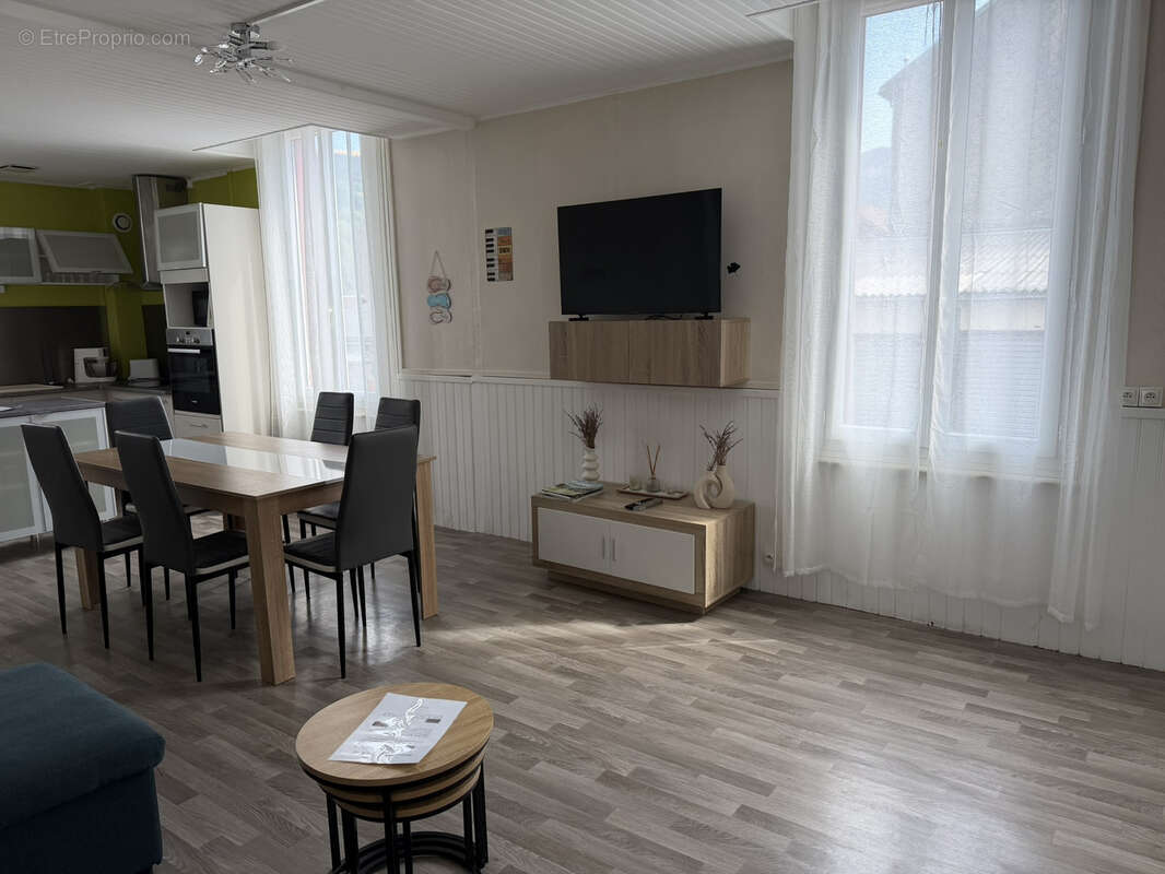 Maison 3 chambres avec cour et garages - photo 17