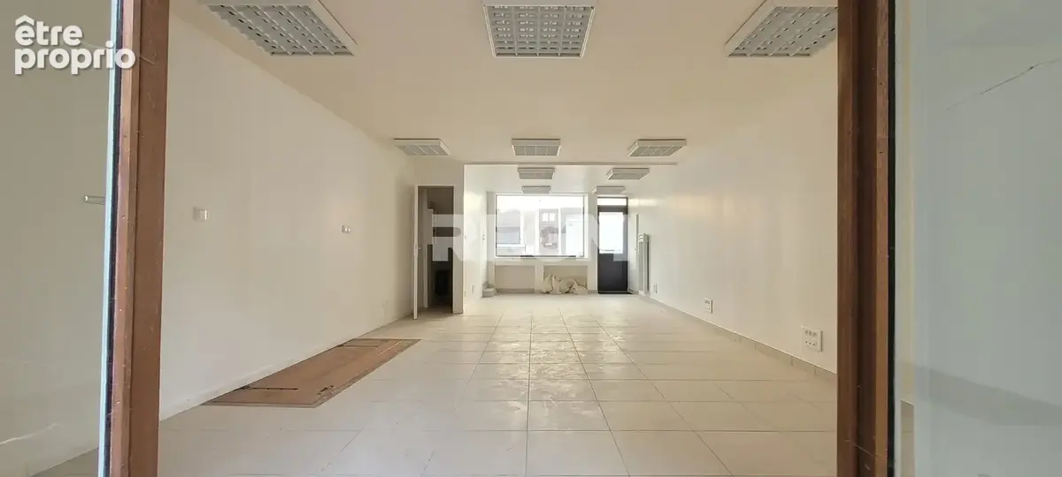 Opportunité Rare à CHAUMONT (52000)   Ensemble Immobilier : Local Commercial / Professionnel & Duplex Récent - photo 2