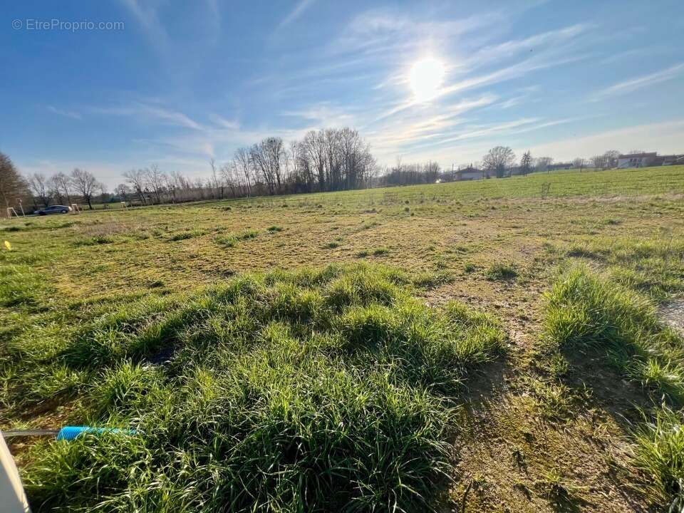 Terrain à SAINT-DENIS-LES-BOURG