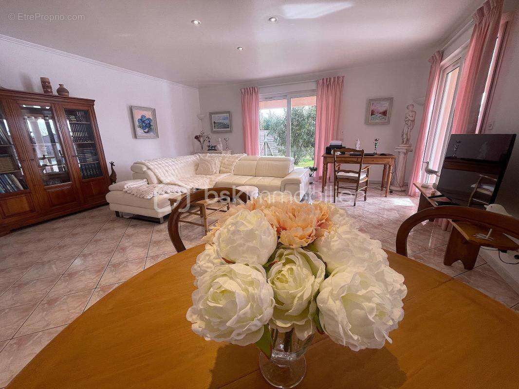 Maison à LESCURE-D'ALBIGEOIS