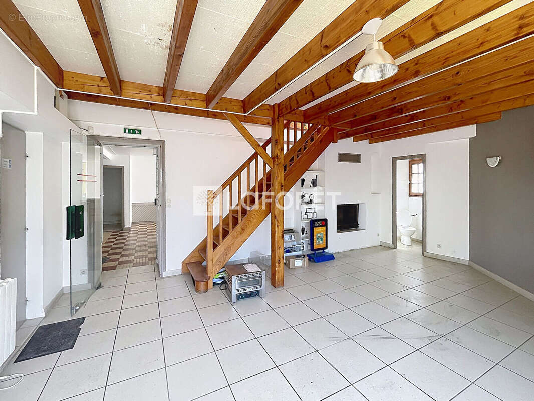 Commerce à SAINT-JEAN-LA-POTERIE