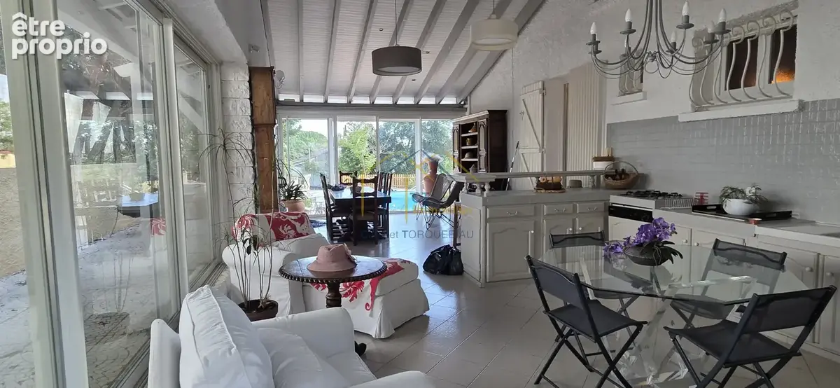 Villa traditionnelle de 10 pièces sur 2100m2 de terrain avec piscine - photo 5
