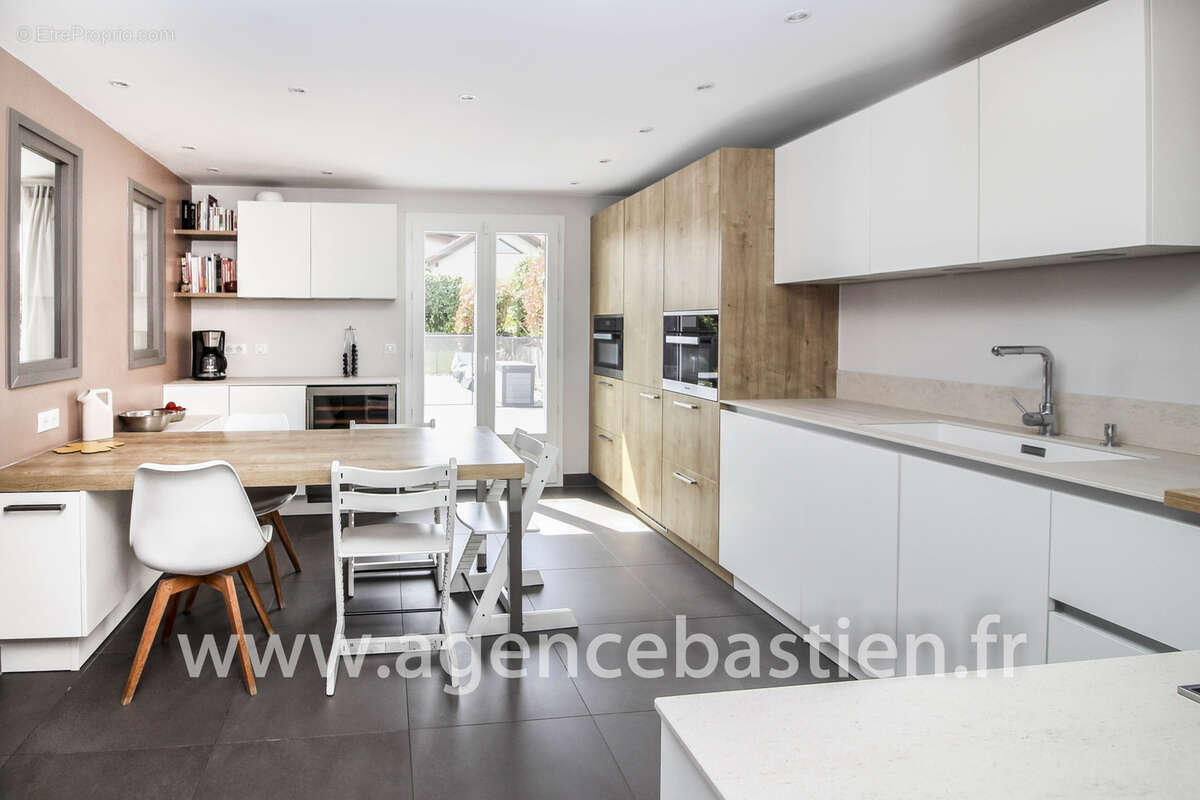 Maison à DIVONNE-LES-BAINS