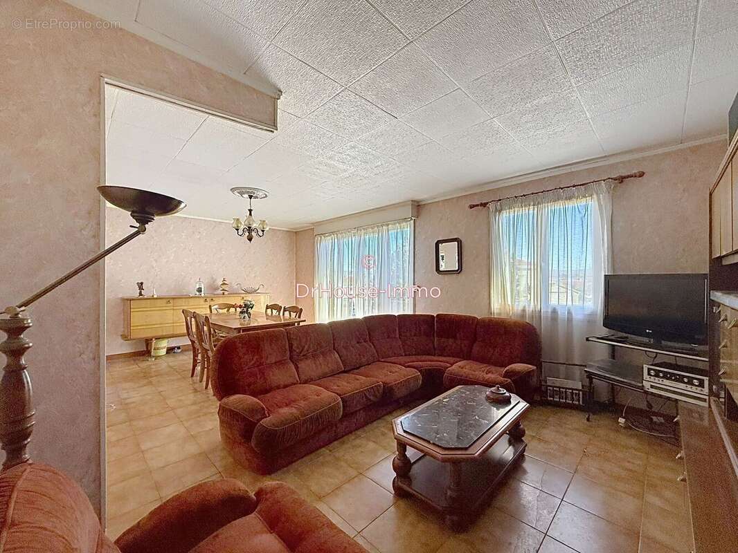 Maison à SAINT-VICTORET