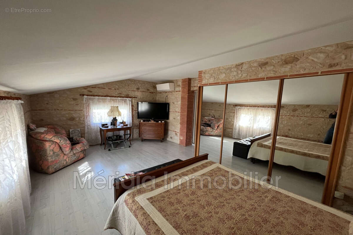 Maison à VILLENEUVE-LA-RIVIERE