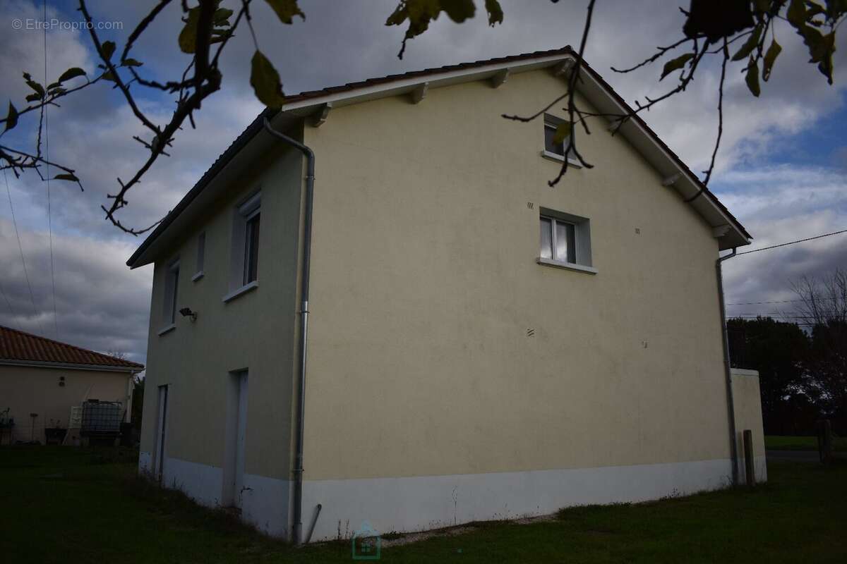 Maison à CHALAGNAC