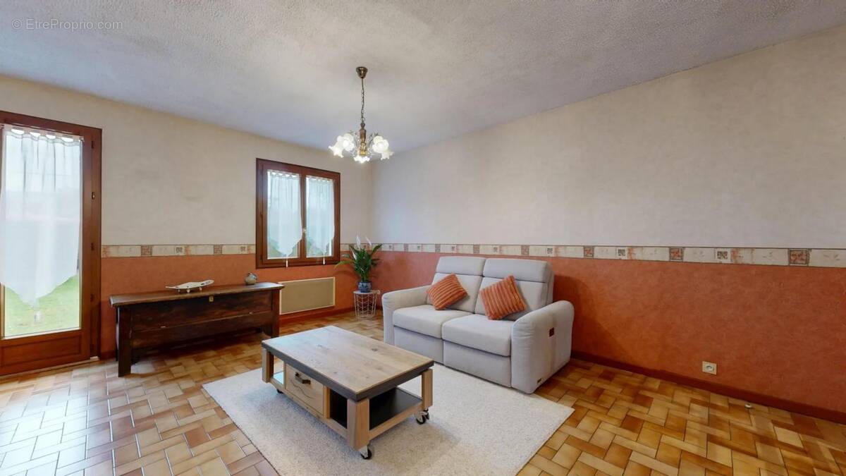 Maison à COMPREIGNAC