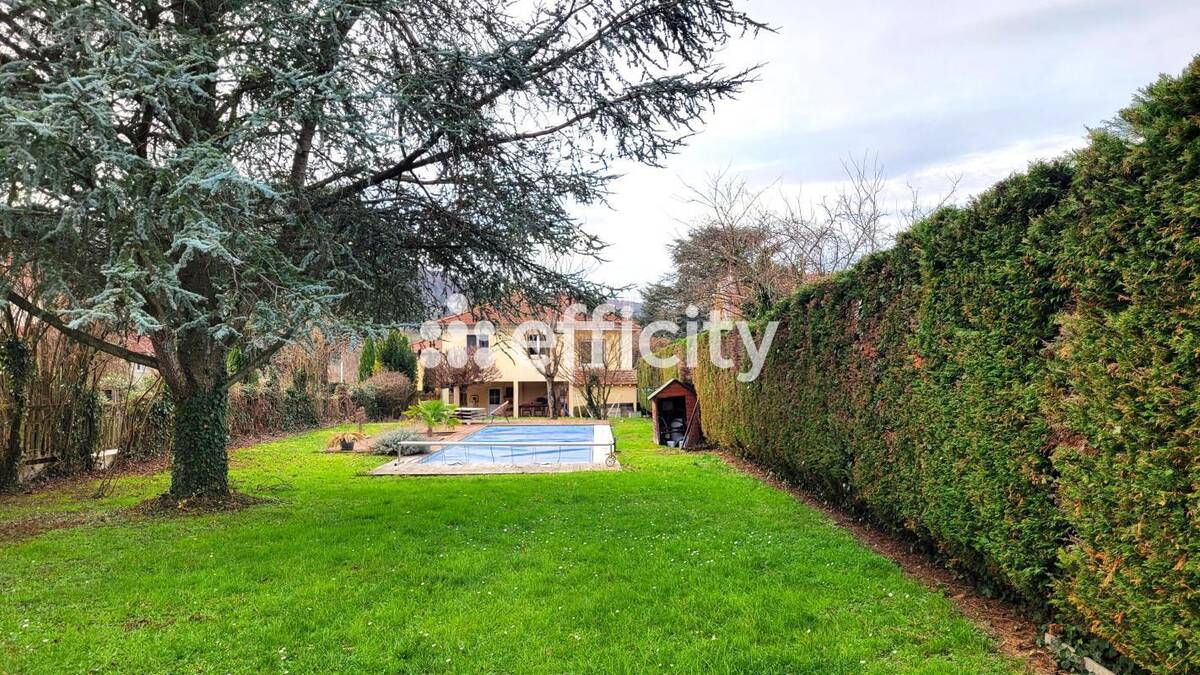 Maison à FLEURIEU-SUR-SAONE