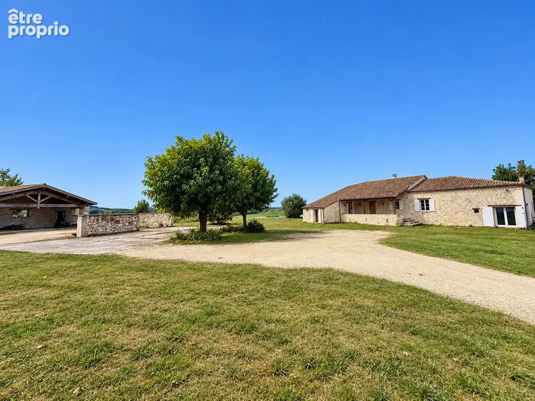 Maison en pierres avec piscine au calme - photo 1