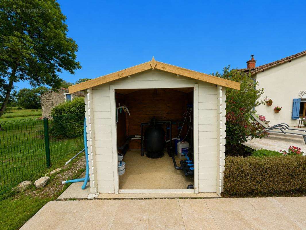 maison type longère 179m2 - terrain 1ha - garages et granges - photo 20