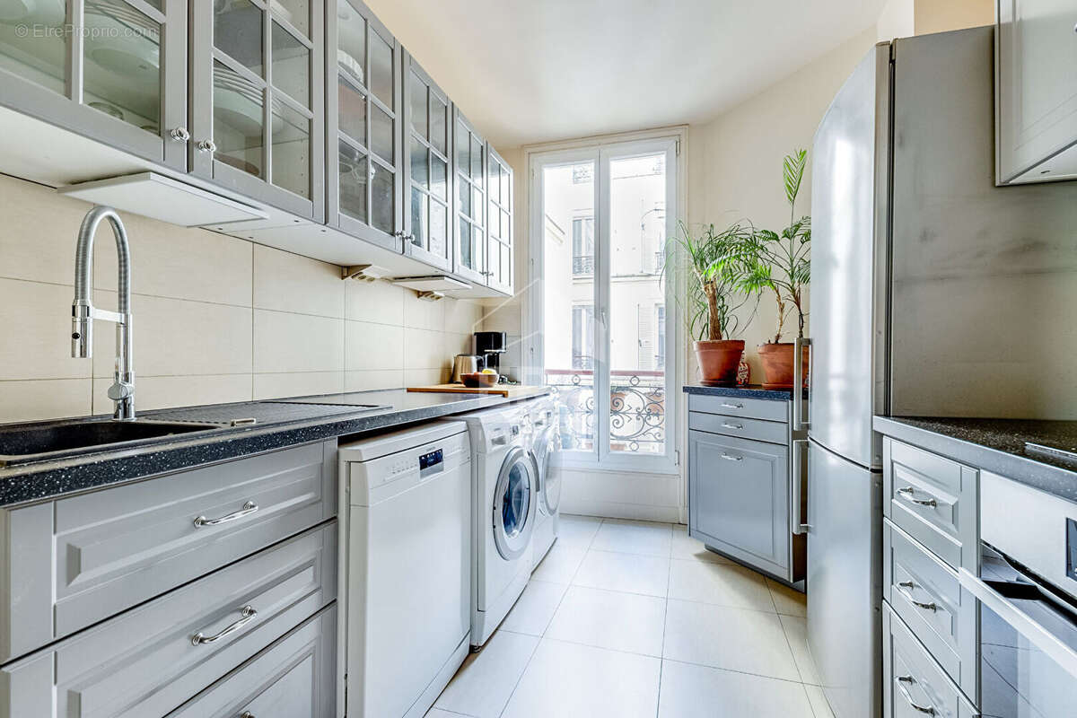 Appartement à PARIS-17E