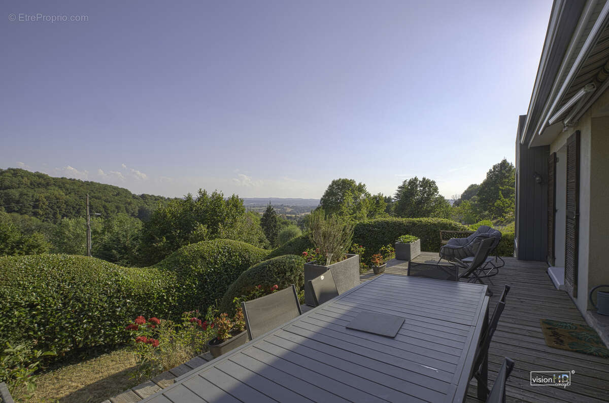 Naucelles   maison 4 chambres, terrasse et terrain arboré de 3 213 m2 - photo 15