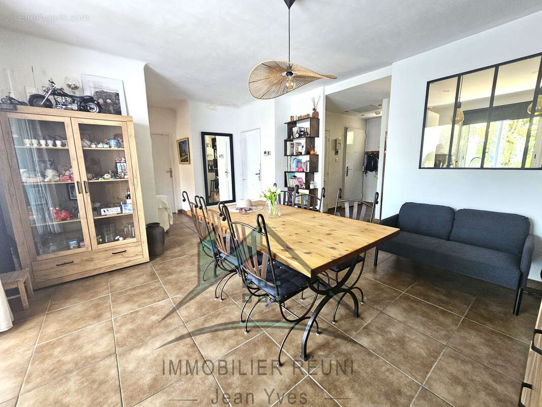 Un lieu atypique aux charmes incontestables ! 2 chambres   Garage   Cave - photo 5