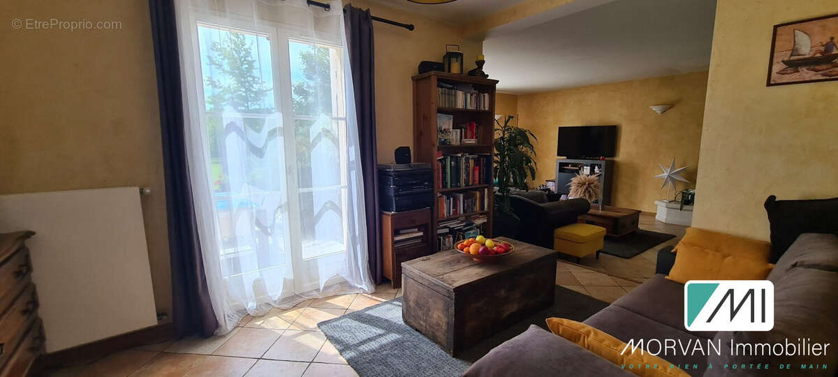 Maison à LA CELLE-LES-BORDES