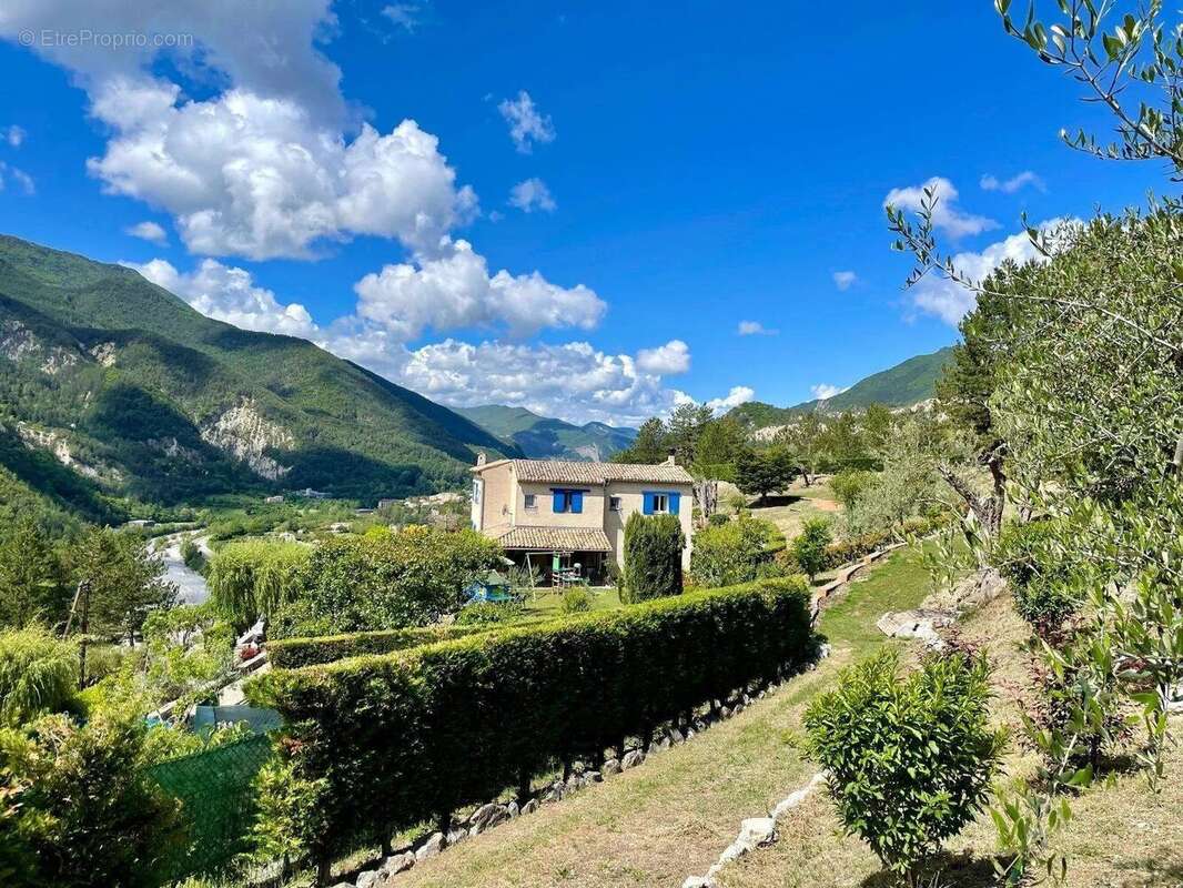 Maison à PUGET-THENIERS