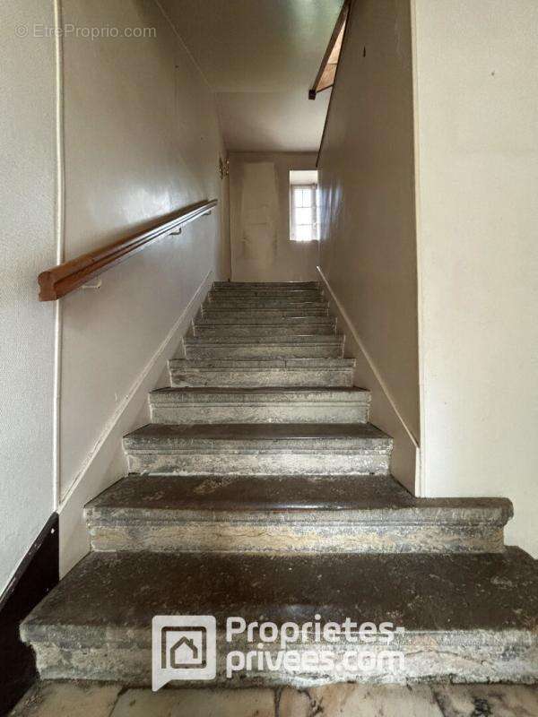 Maison à SAINT-GENIS-LES-OLLIERES