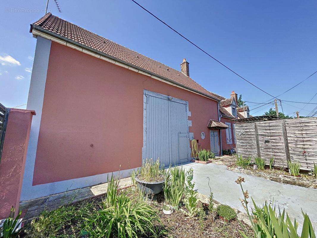 Maison à SAINT-PIERRE-LES-ETIEUX